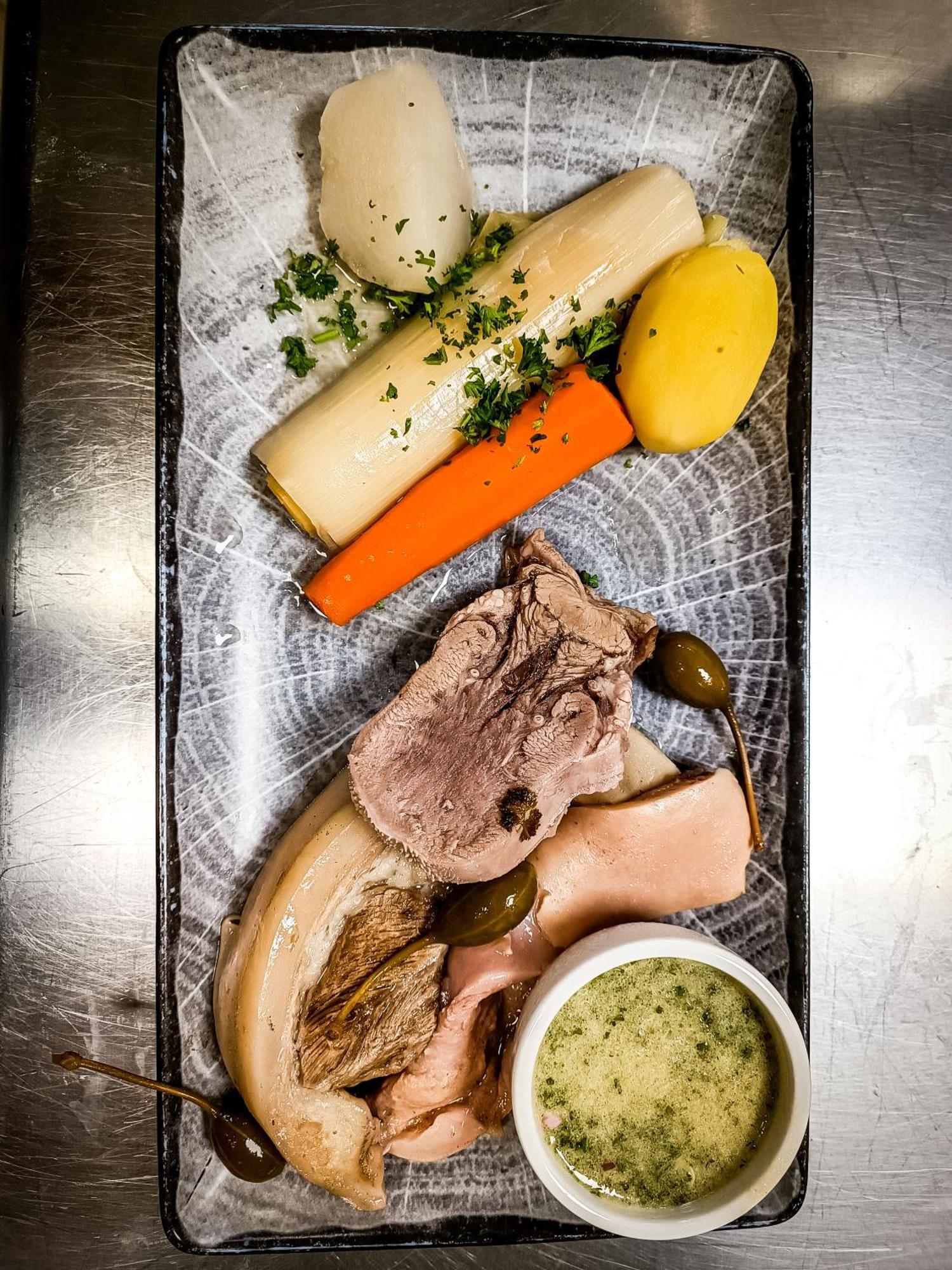 Auberge Du Chateau De Joux La Cluse-et-Mijoux Kültér fotó